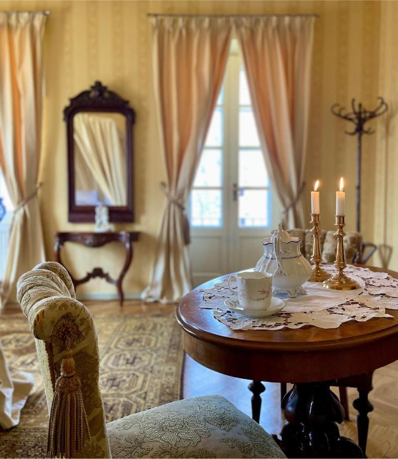 Naeaes Slott Pension Floda  Buitenkant foto