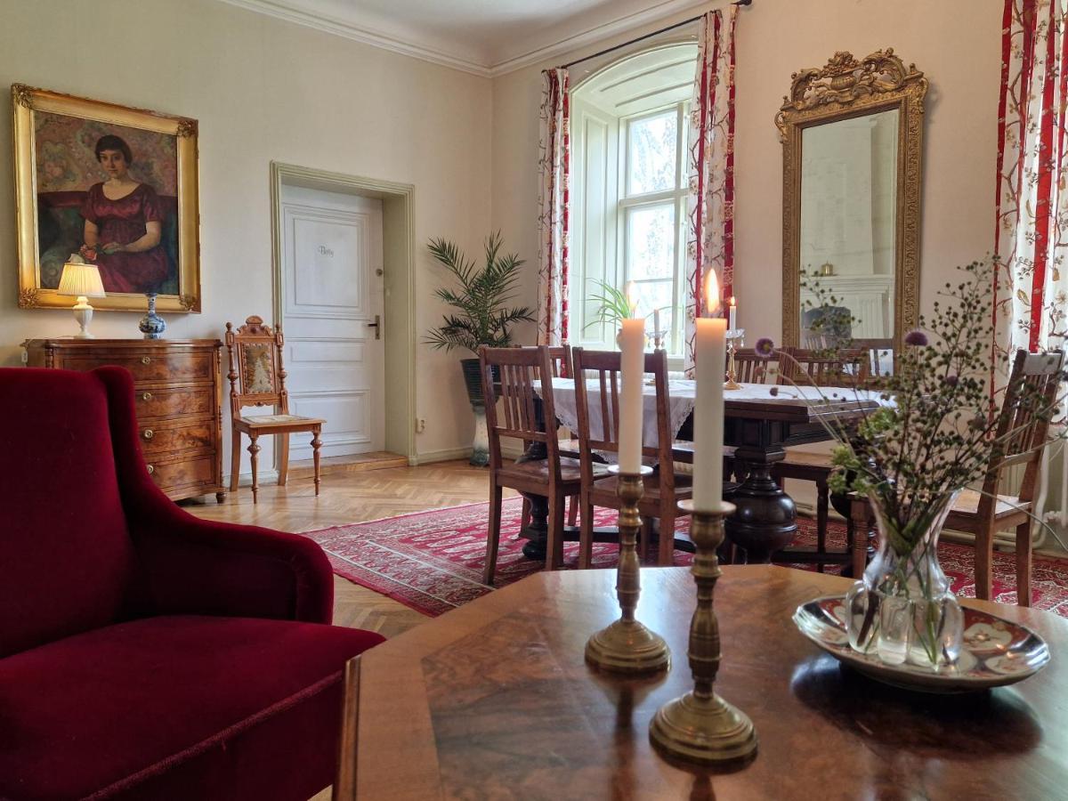 Naeaes Slott Pension Floda  Buitenkant foto